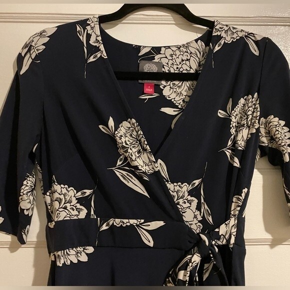 Vince Camuto Navy Floral Stretchy Short Sleeve Wrapped Tea Cocktail Dress - Picture 4 of 14
